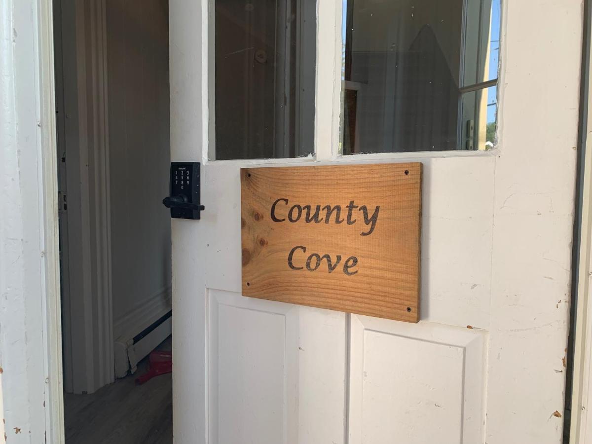 County Cove - Bloomfield Suite Wellington Exterior photo